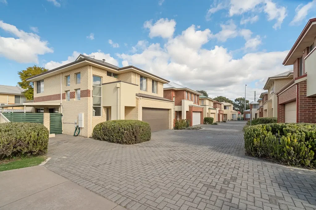 Rivervale 4 Bedroom Hidden Away... Yet Close to It All