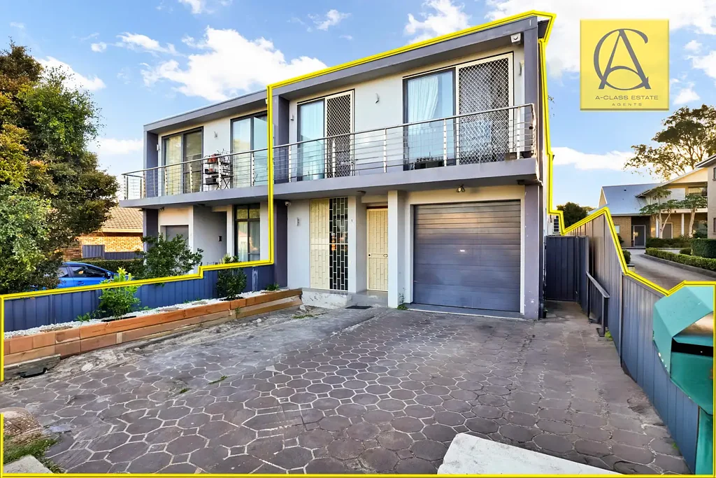 Condell Park 5 Bedroom Luxurious Five-Bedroom Townhouse NO STRATA