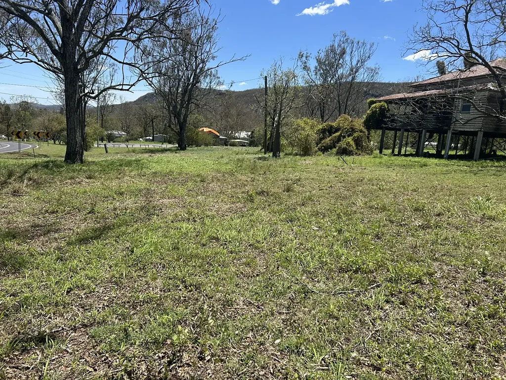 Esk 位置优越 - 优质大面积待开发地块 Well Situated - Premium Acreage Block for Development