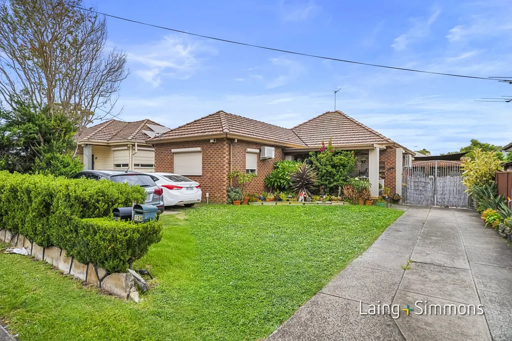 138 Roberts Rd, Greenacre, NSW 2190