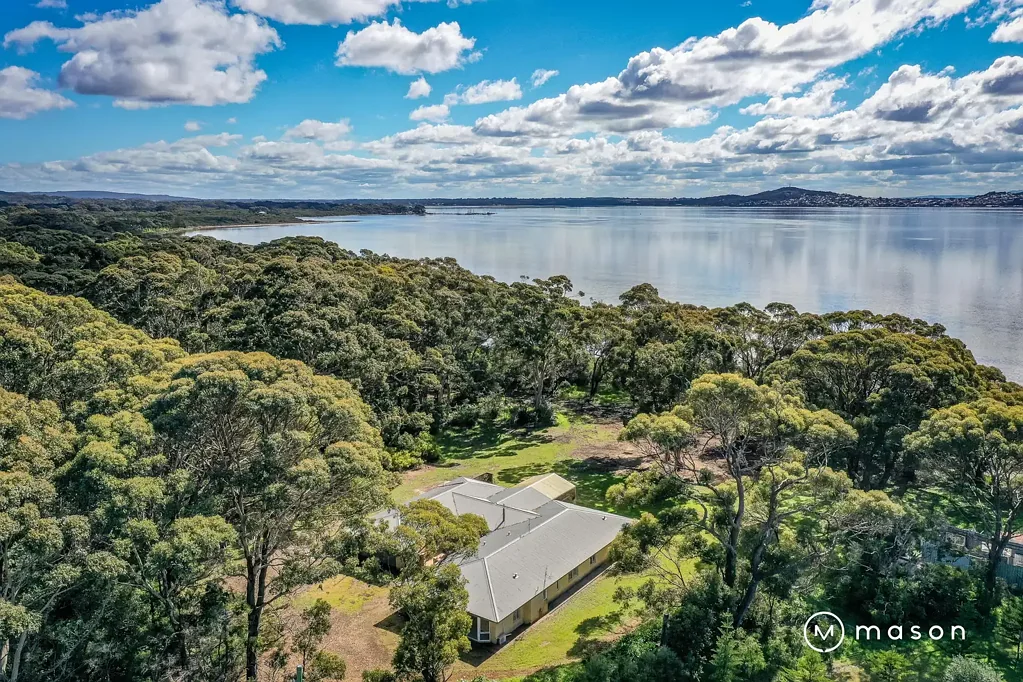 Big Grove 4 Bedroom A Private Waterfront Retreat