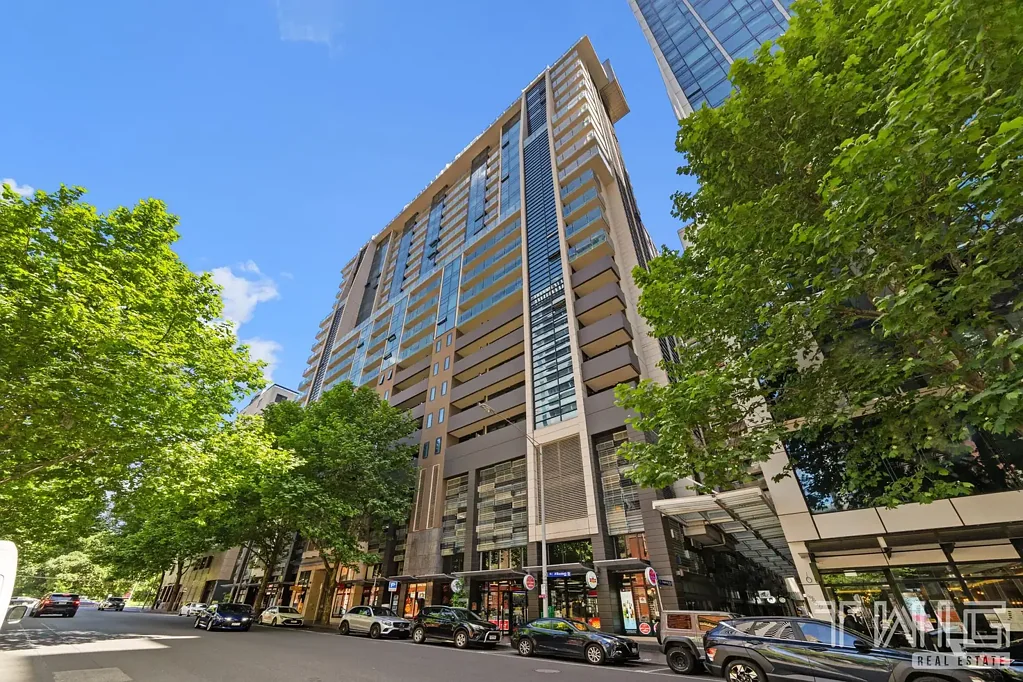 Melbourne 1 Bedroom Contemporary Living in Prime Location - Fantastic Investment Opportunity 8% returns