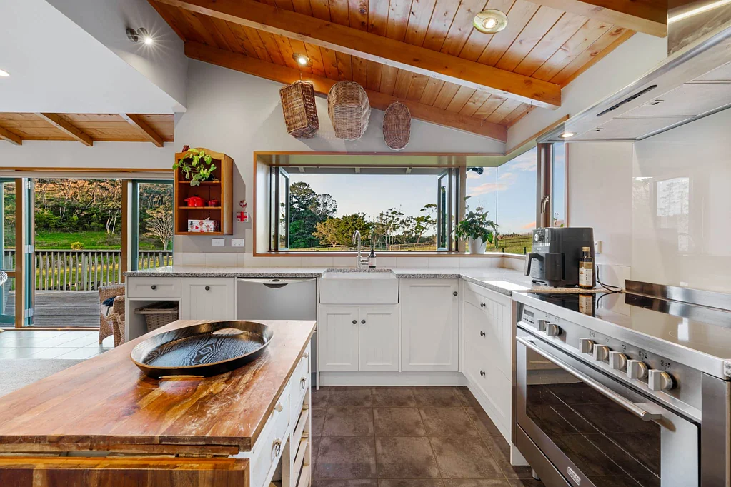 Waimauku 6房  4ha Lifestyle Property Packed with Extras