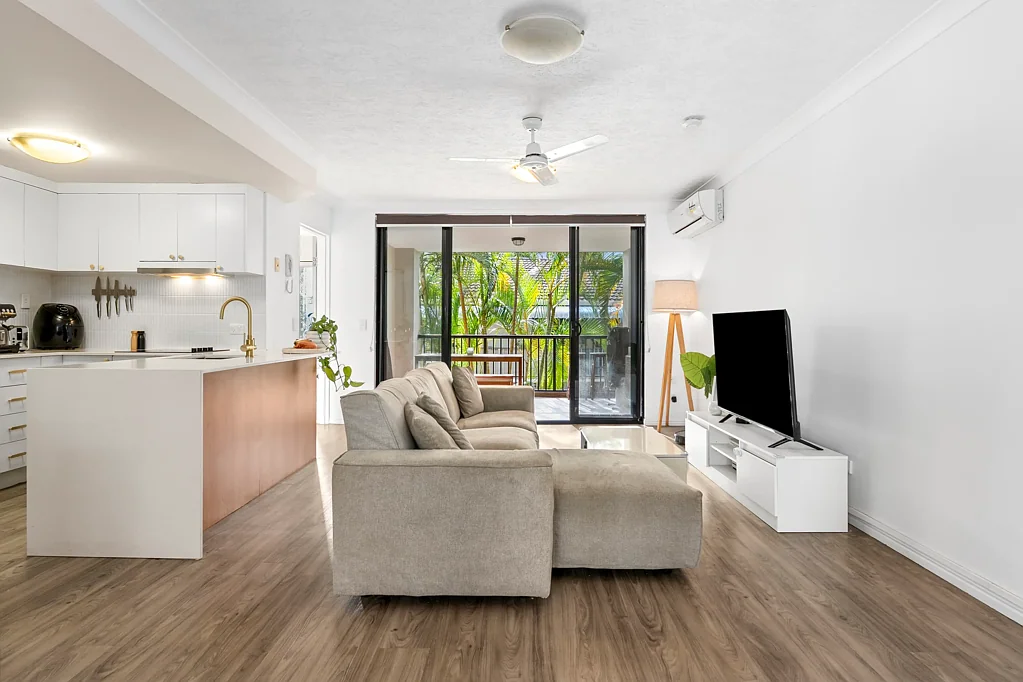 7/4 Mawarra Street, Palm Beach, QLD 4221
