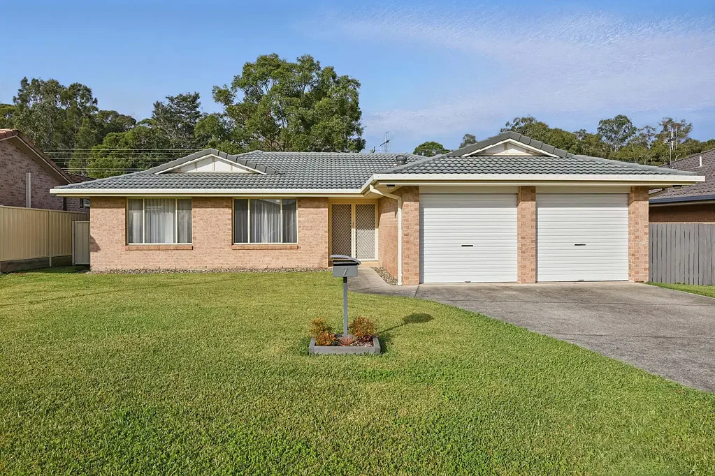 PERFECTLY POSITIONED FOR FAMILY COMFORT & COASTAL CONVENIENCE!