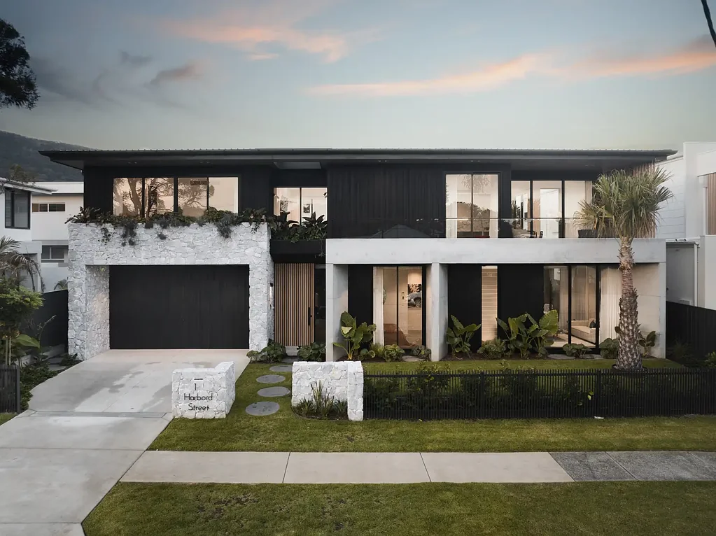 Thirroul 4chambre Architectural, Sophisticated, Beach Side Home