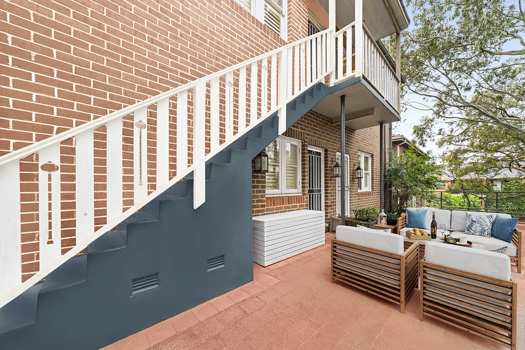 Coogee 2 Bedroom Oversized Art Deco Apartment in Prime Beachside Location