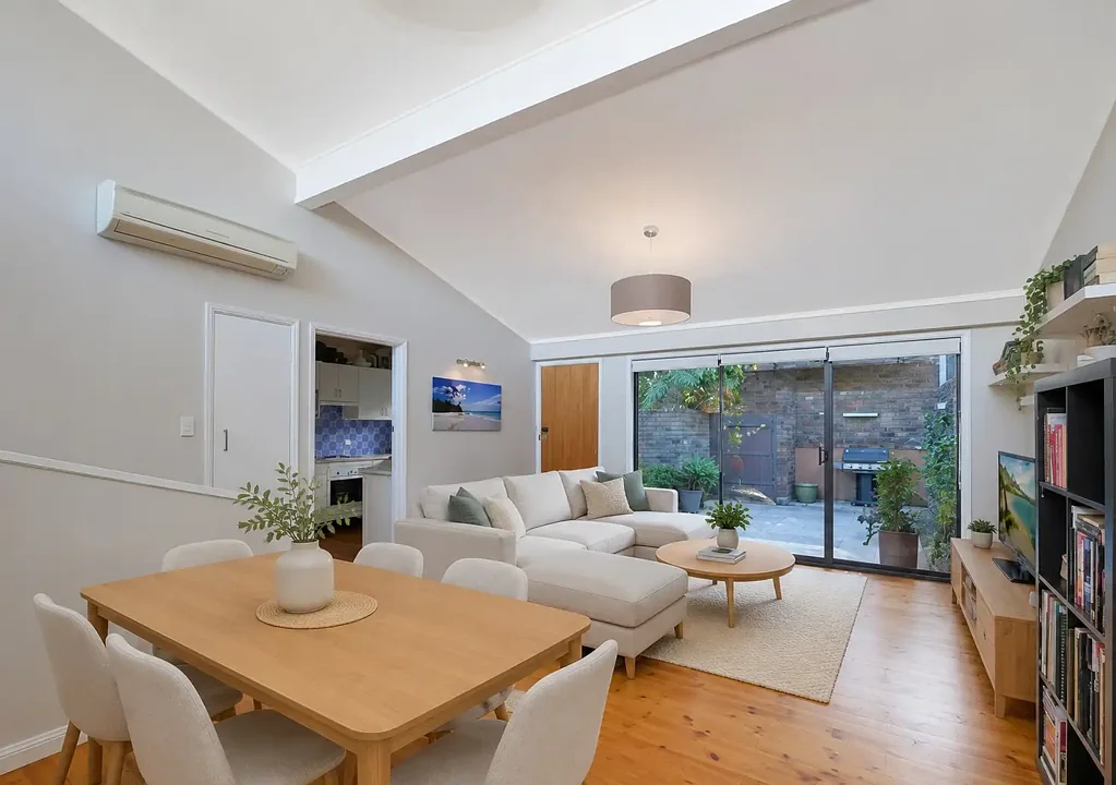 Split Level Townhouse | North Facing Courtyard