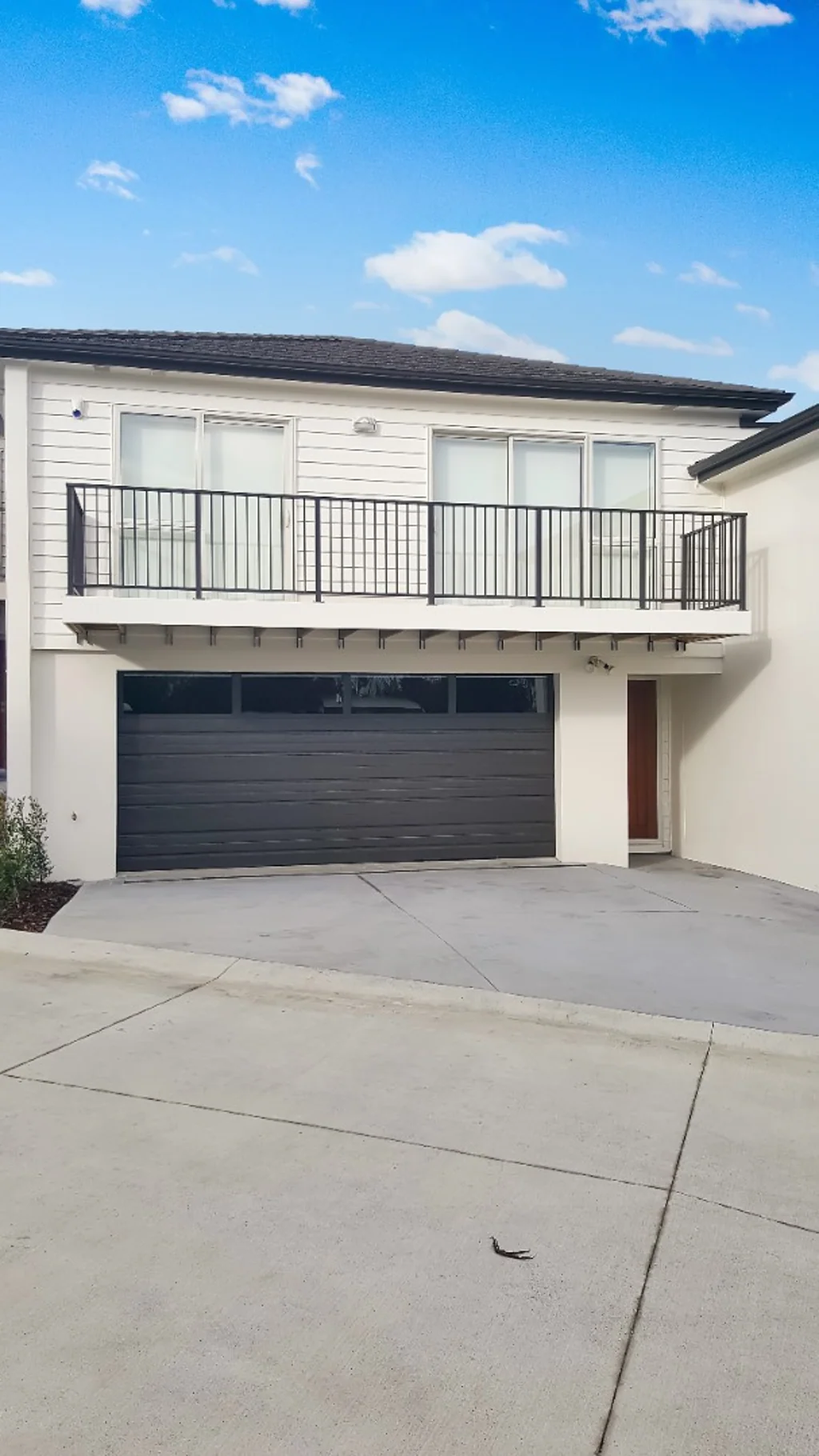 SPACIOUS TOWNHOUSE -4 BEDROOMS-MELIA PLACE