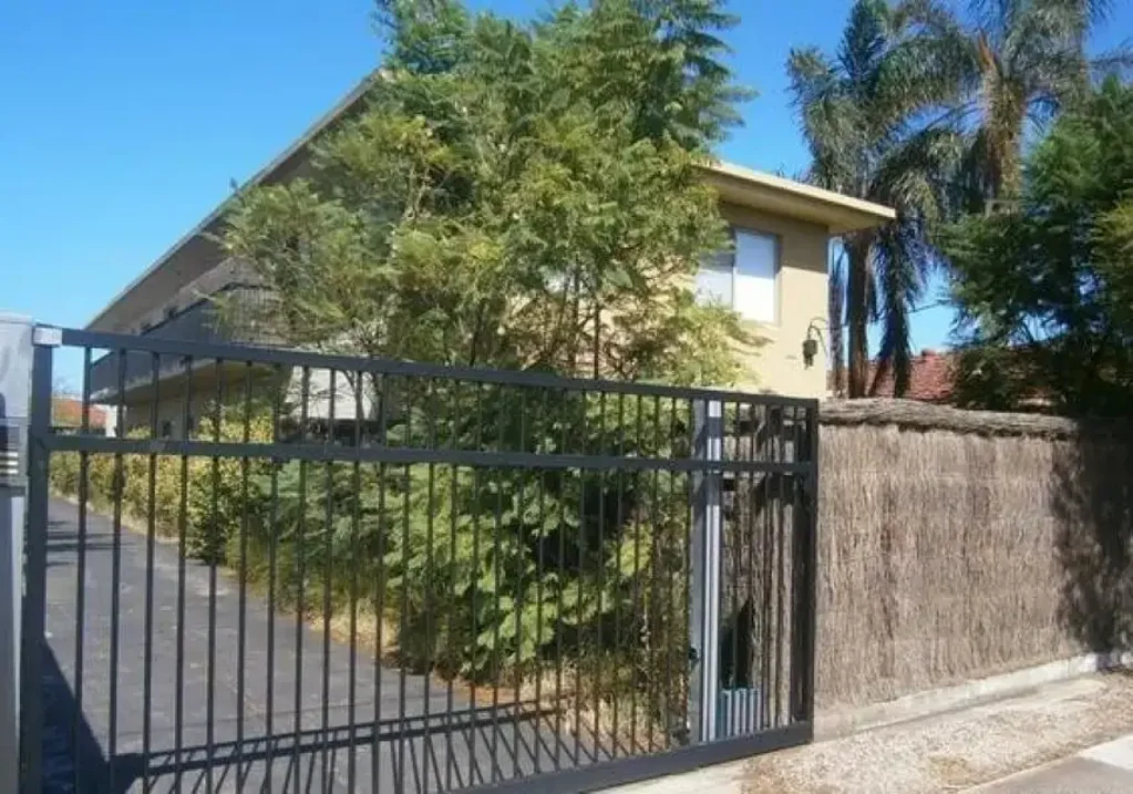Secure 2-Bedroom Unit in Kilburn