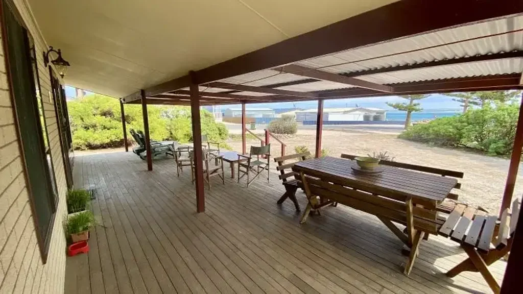 1-3 Bay Road, Venus Bay, SA 5607