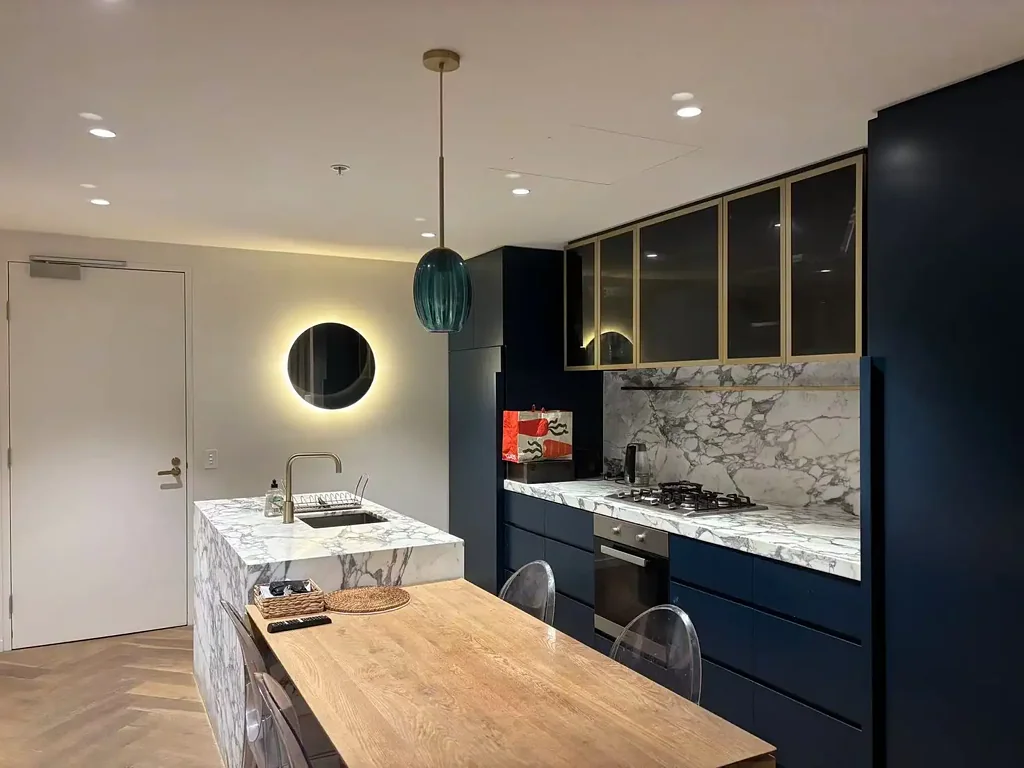 Stylish 2 Bedroom Luxury Apartment in Opera