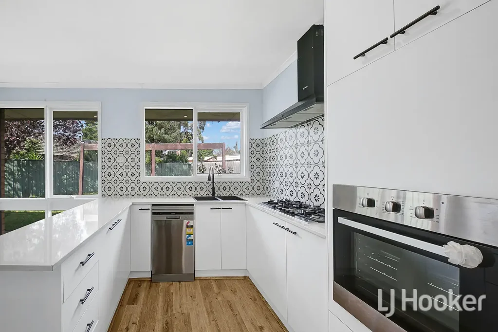 Melton West 4Phòng ngủ Perfect Family Home in a Quiet Court Location