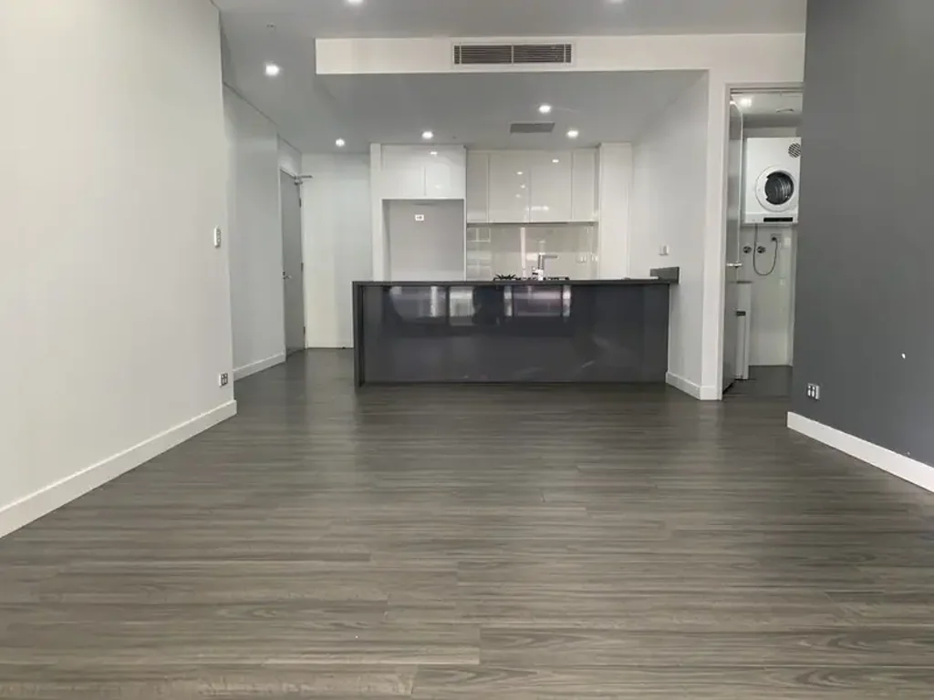 Meriton 3 Bedroom Apartment Plus Study Room in the Heart of Mascot, with Swimming Pool, Gym and Spa
