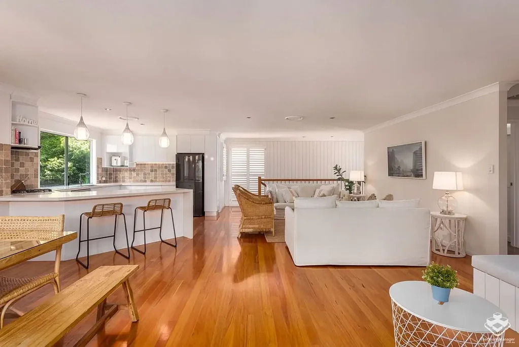 Fully furnished property walking distance from Kirra beach