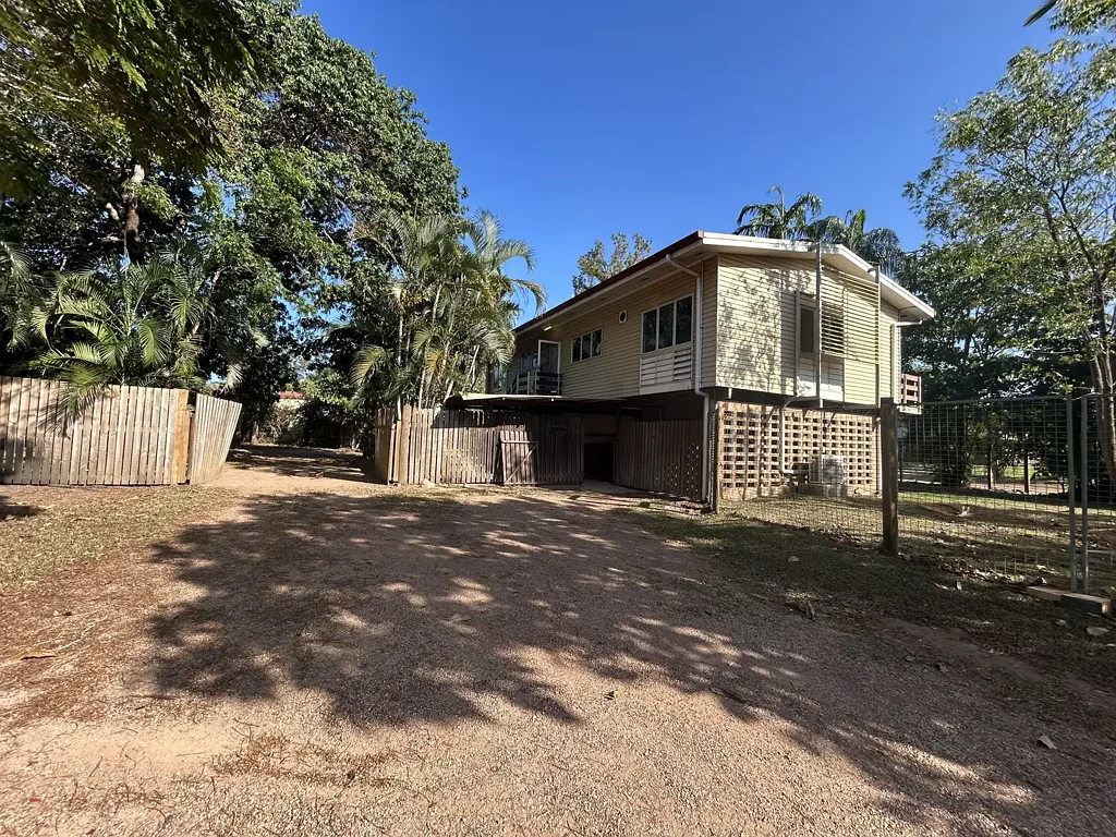Trunding 3બેડરૂમ HIGHSET TRUNDING HOME, LARGE CORNER BLOCK - FRESHLEY REPAINTED AND VACANT POSSESSION!!!