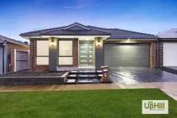 66 Picnic Avenue, Clyde North