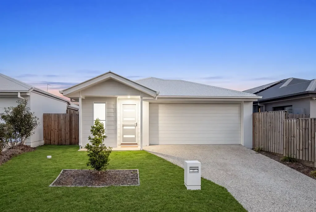 Morayfield 4Phòng ngủ MODERN, IMMACULATE & MOVE-IN READY | Your Next Move Awaits