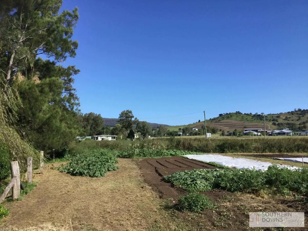 Killarney 1.01HA MOUNTAIN-VIEW LIFESTYLE PROPERTY IN BEAUTIFUL KILLARNEY