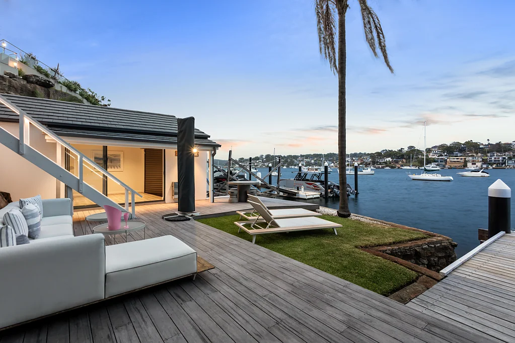 Burraneer 6Kwarto Grand West Facing Deep Waterfront Home