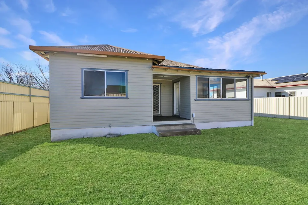 Glen Innes 3غرفة نوم Investment Opportunity on a Generous 1,017m² Block