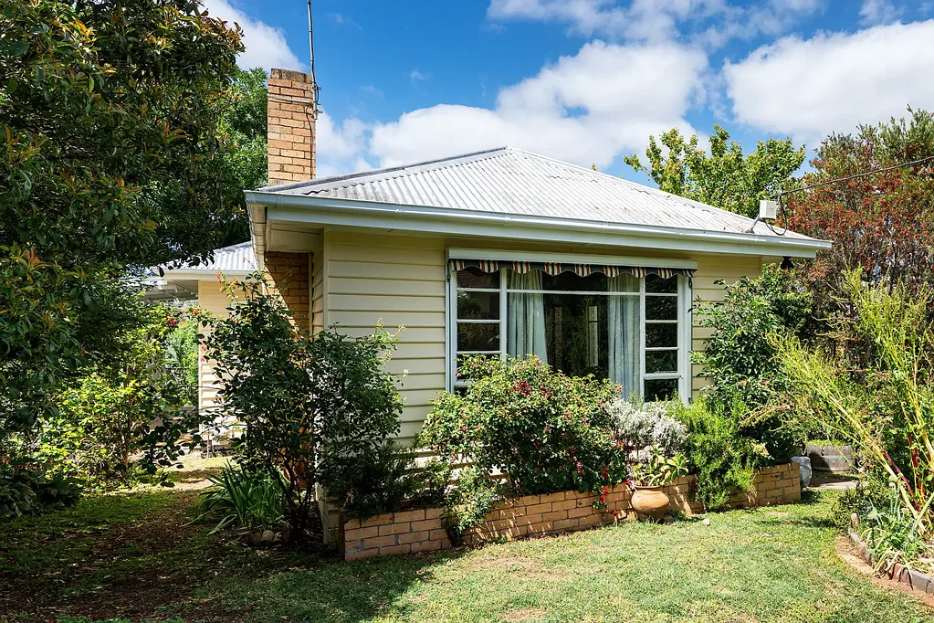 13 Douglas Crescent, Castlemaine, VIC 3450