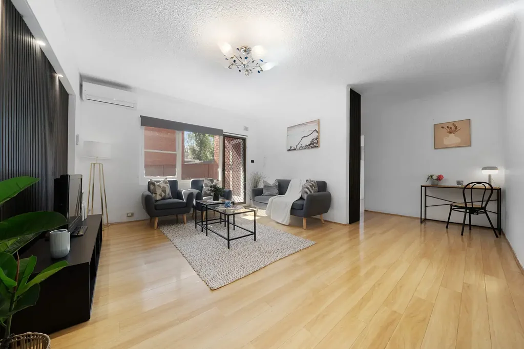 Harris Park 2 Bedroom Renovated north east apartment 500m to station