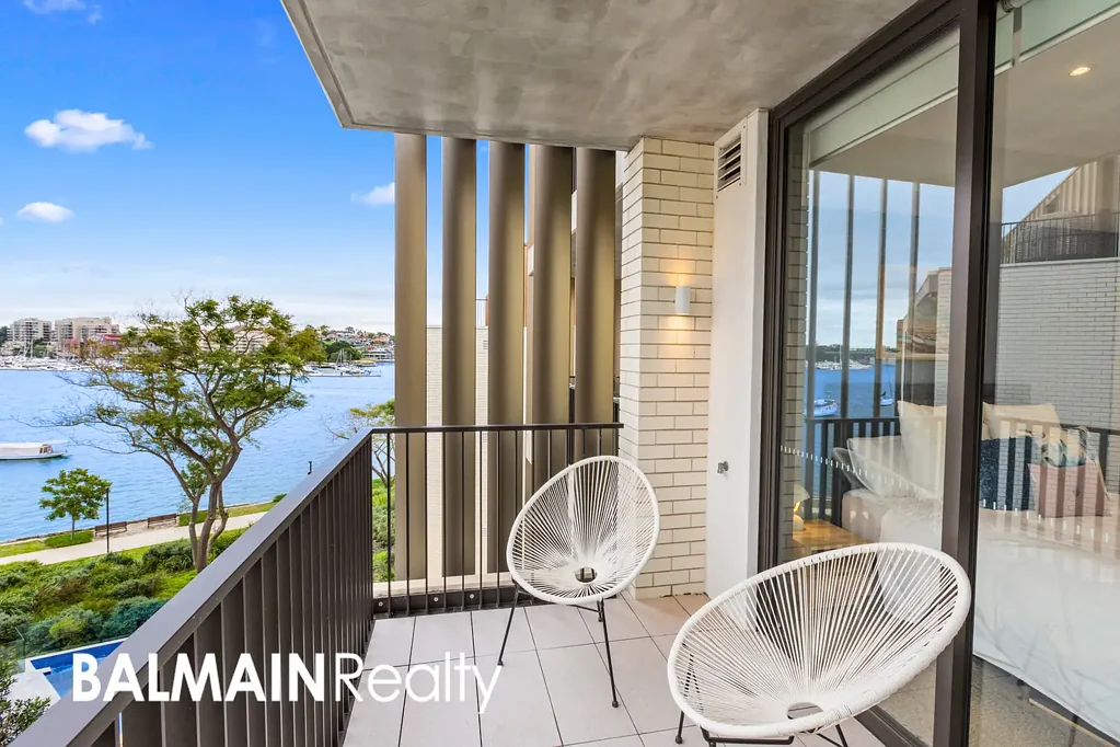 Balmain 1Kwarto Modern Light Filled One Bedroom Apartment with Study Room/ 2nd Bed, Spectacular Water Views, Ducted Air-Conditioning, Secure Parking & Storage Cage