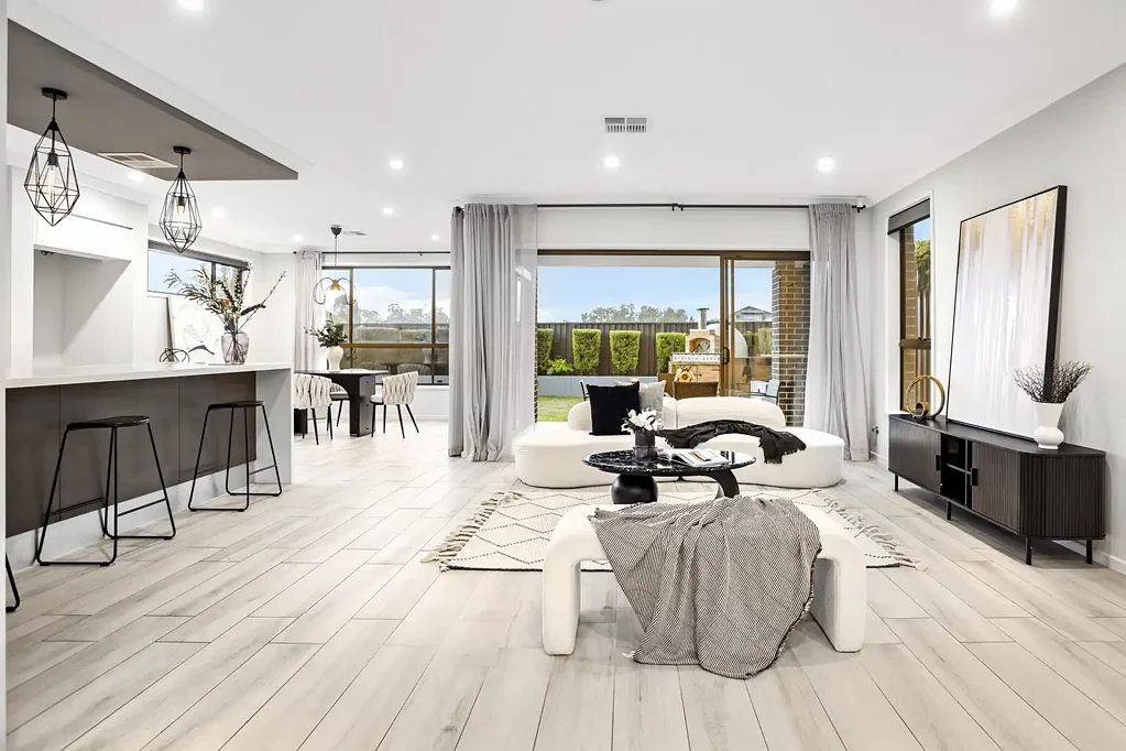 Schofields 4ห้องนอน Immaculately Designed, Bespoke Family Home Within 6 minute Walking Distance to Schofields Public School!