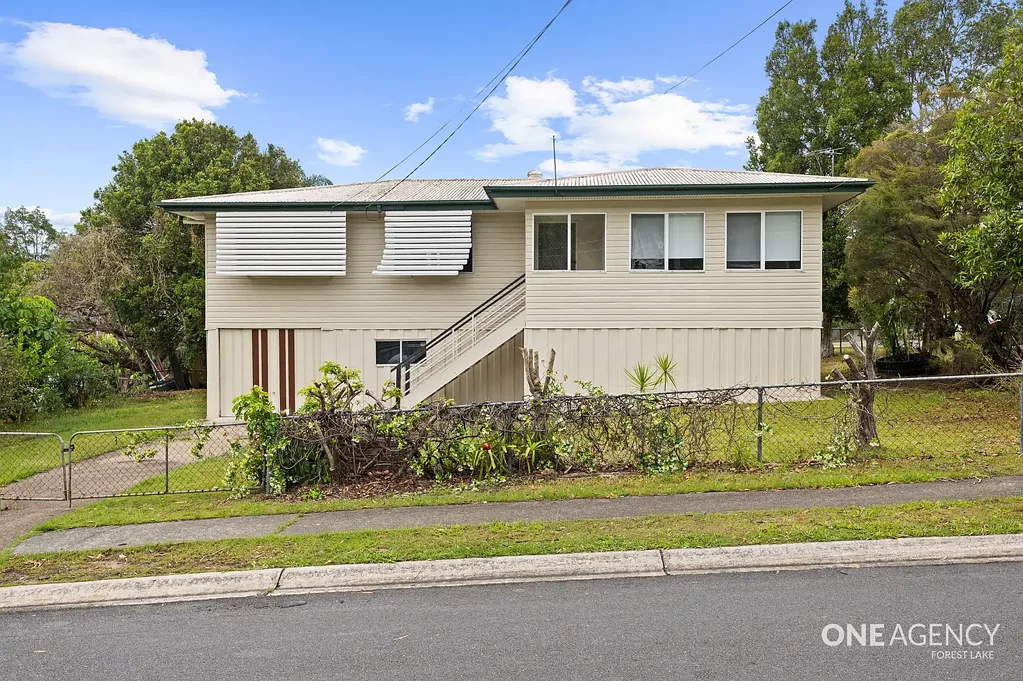 Woodridge 3ਬੈੱਡਰੂਮ CORNER BLOCK OPPORTUNITY – ELEVATED LIVING, FRESH UPDATES & ROOM TO GROW!