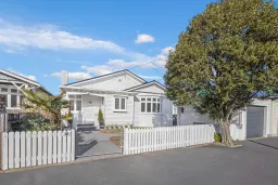 52 Puru Crescent, Lyall Bay