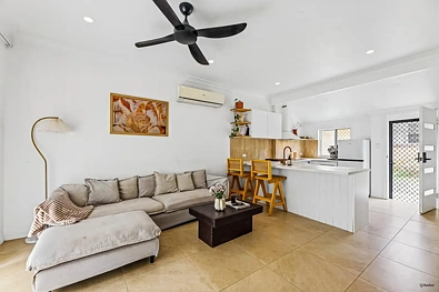 Silid Pahingahan - 2/76 Dutton Street, Coolangatta, QLD 4225