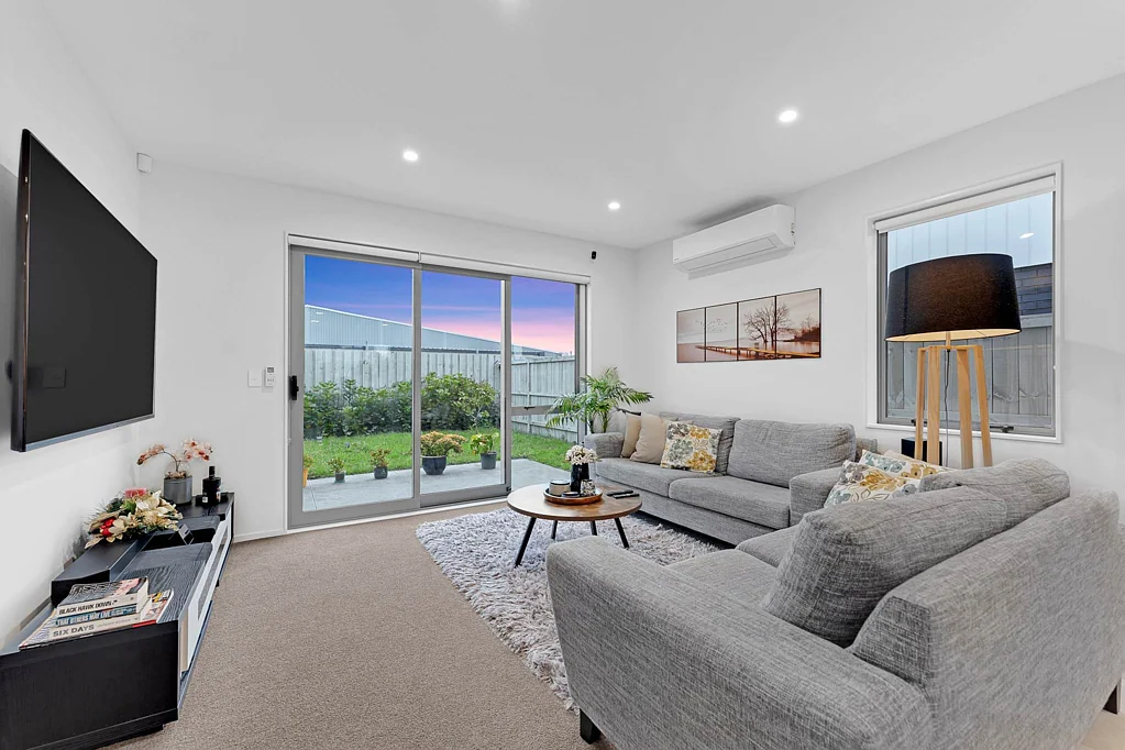 Manurewa 5Moenga Selling under CV - Be Quick.