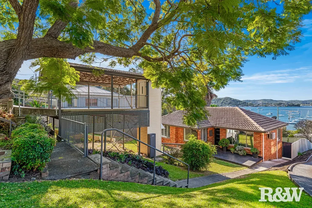 Koolewong 4 Bedroom Expansive Water Views, Modern Comfort & Unmatched Versatility