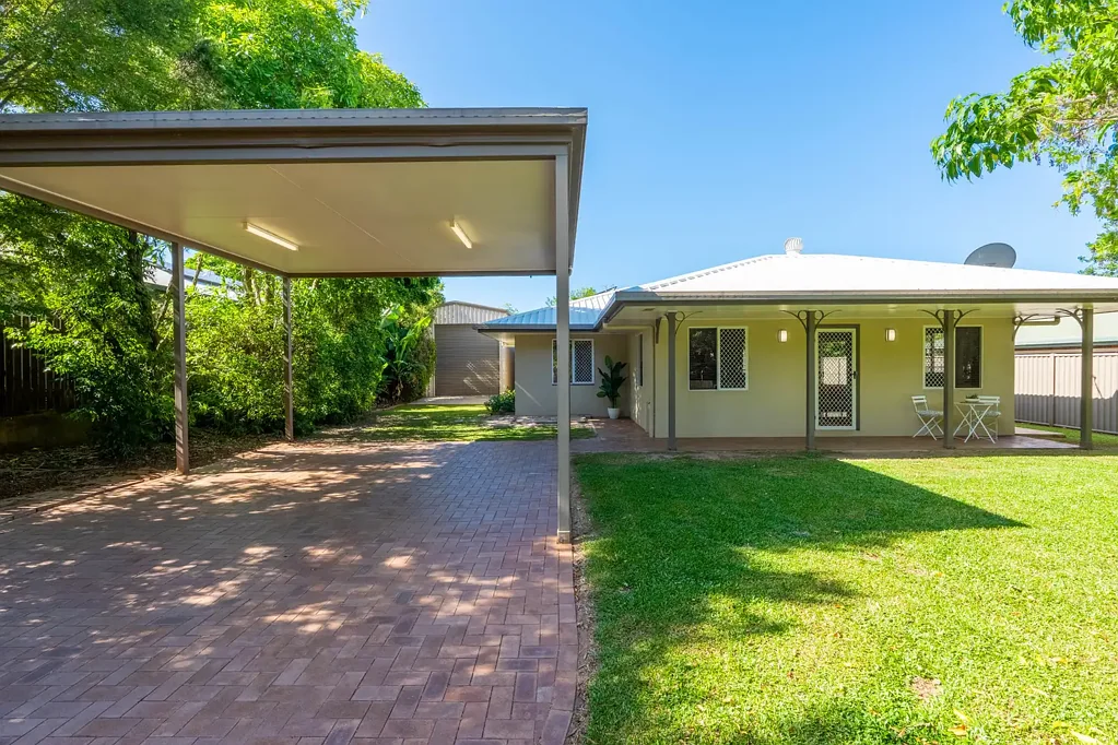 6 Robson Street, Kanimbla, QLD 4870
