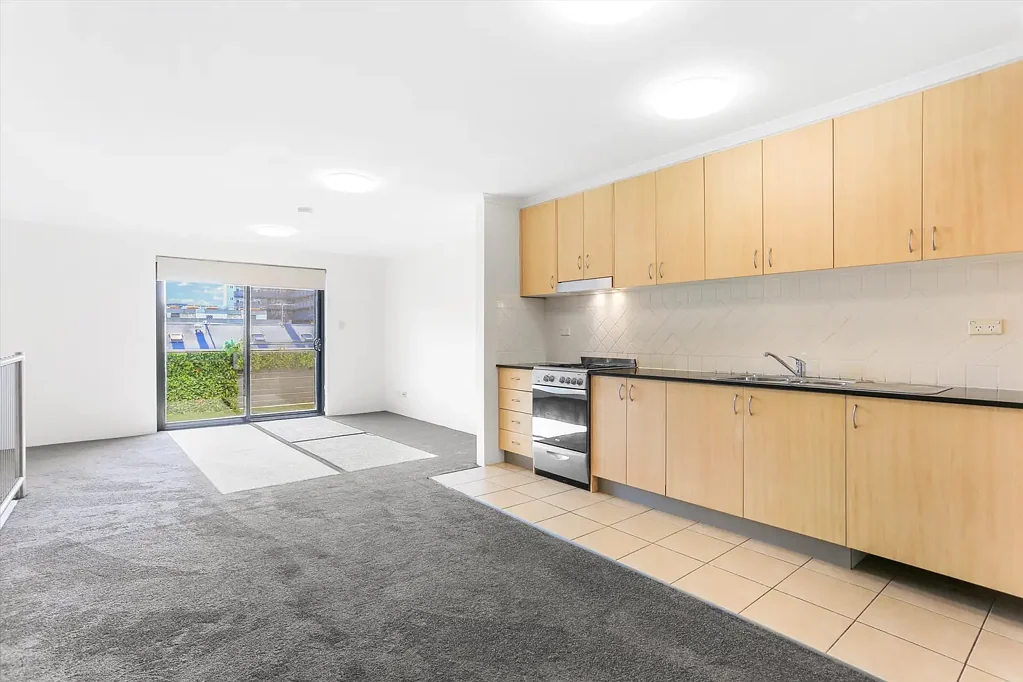 Inner City Living - Separate Study Area - Stunning - Lift