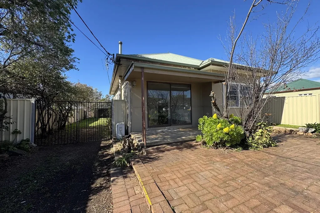 QUAINT, COZY AND CLOSE TO CBD