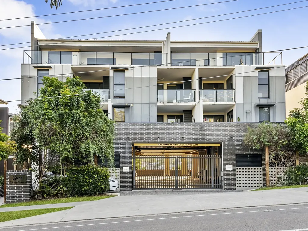 STYLISH INDOOROOPILLY GEM: WALK TO TRAIN, SCHOOLS AND SHOPS
