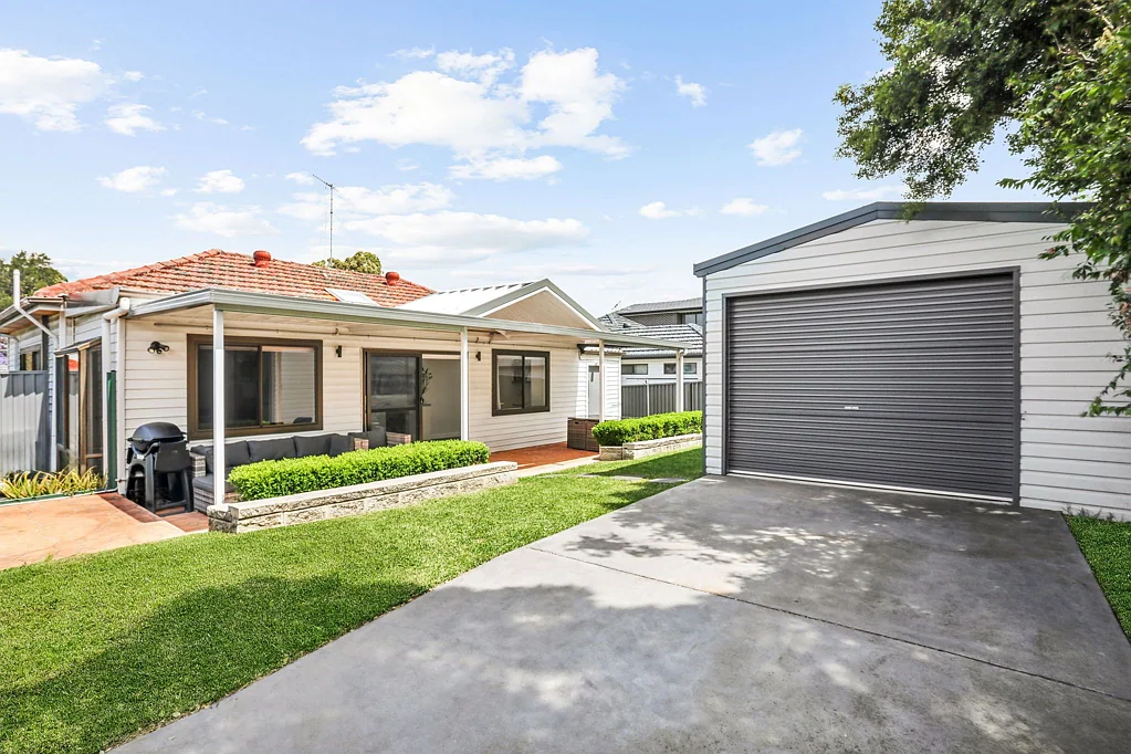 6 Walker Avenue, Peakhurst, NSW 2210
