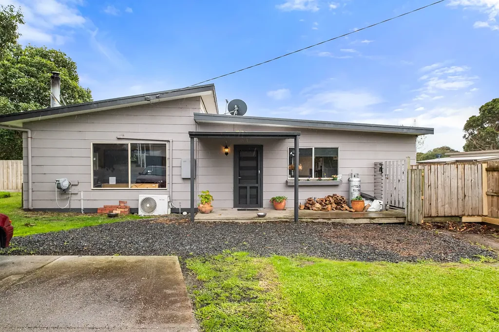 Cowes 3 Slaapkamer Solid Home, Great Location, Endless Potential