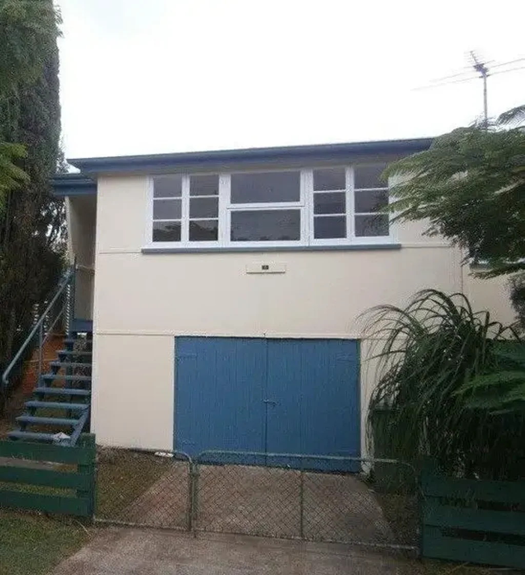 Charming 2-Bedroom Unit - Walk to the Beach!