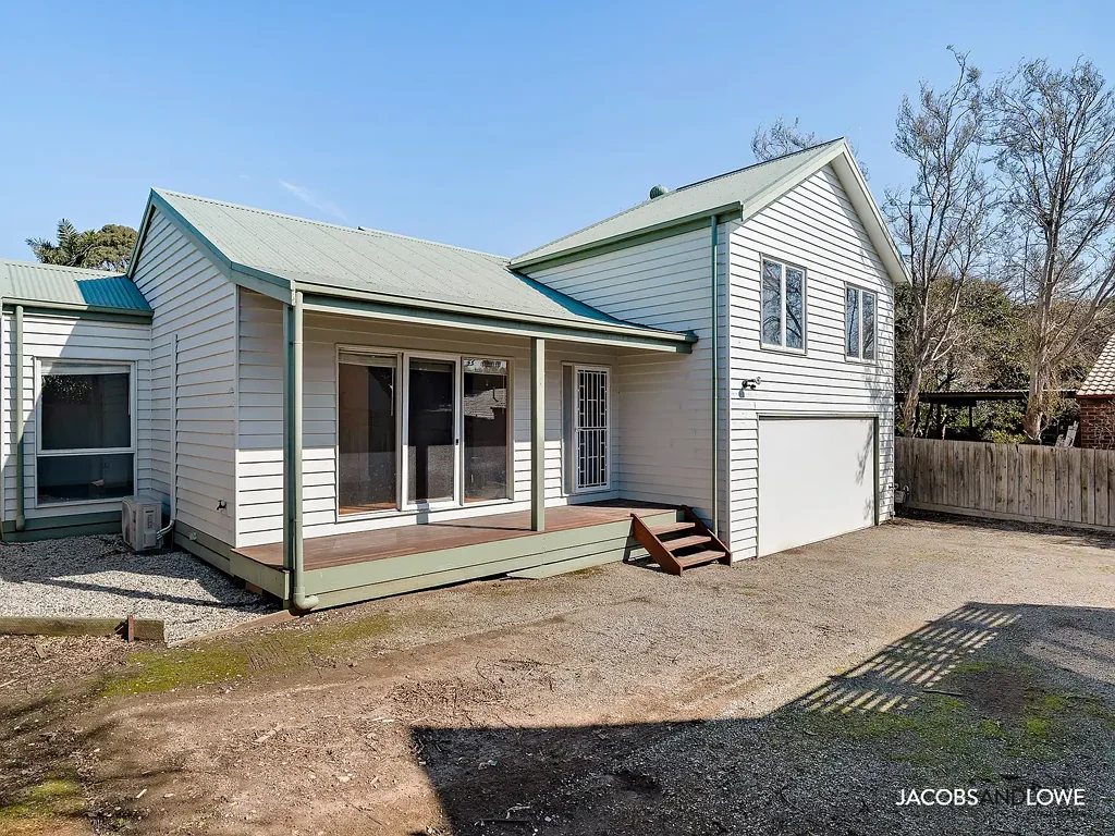Coastal Living in a Quiet Mornington Setting
