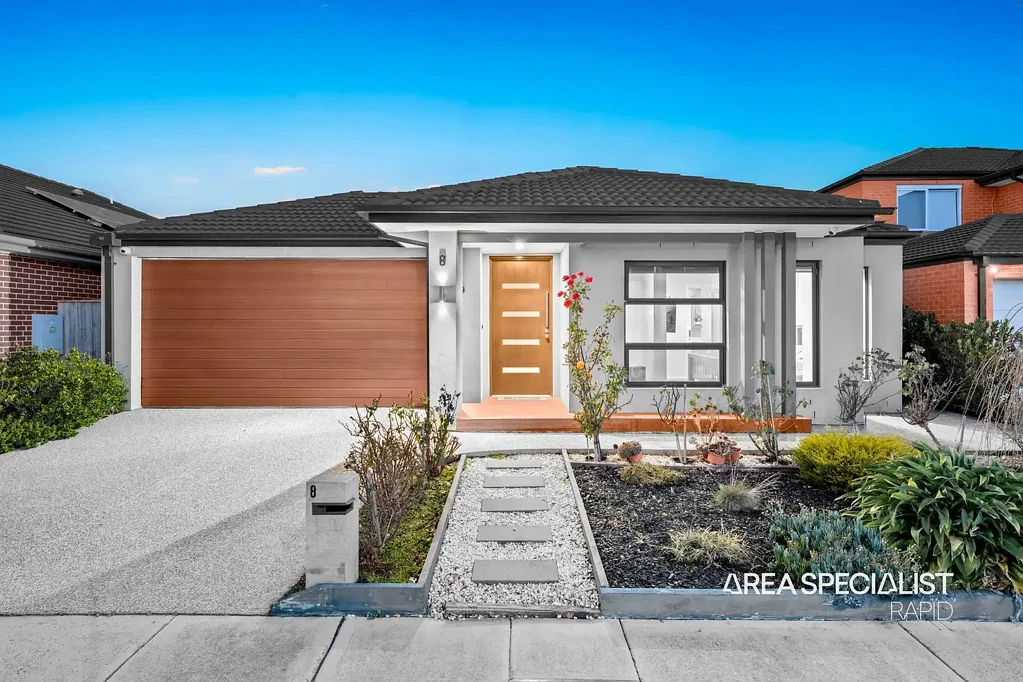 Lyndhurst 4 Bedroom Make Memories in This Inviting & Beautifully Designed Family Home in Aquarevo Estate!