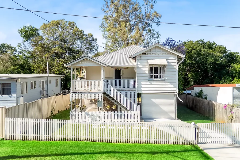 Goodna 3ਬੈੱਡਰੂਮ Packed with Possibility - A Hidden Gem Ready for Your Vision!