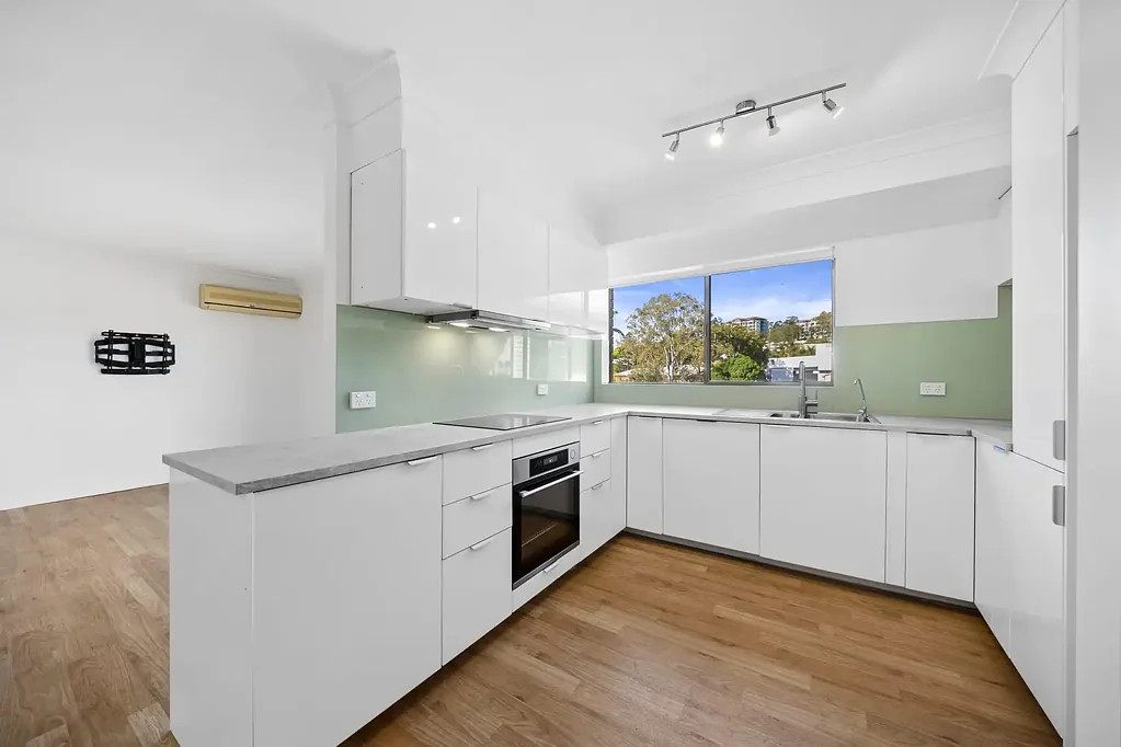 Fresh paint, spacious living, expansive balcony - a must inspect! - Virtual Tour Available!