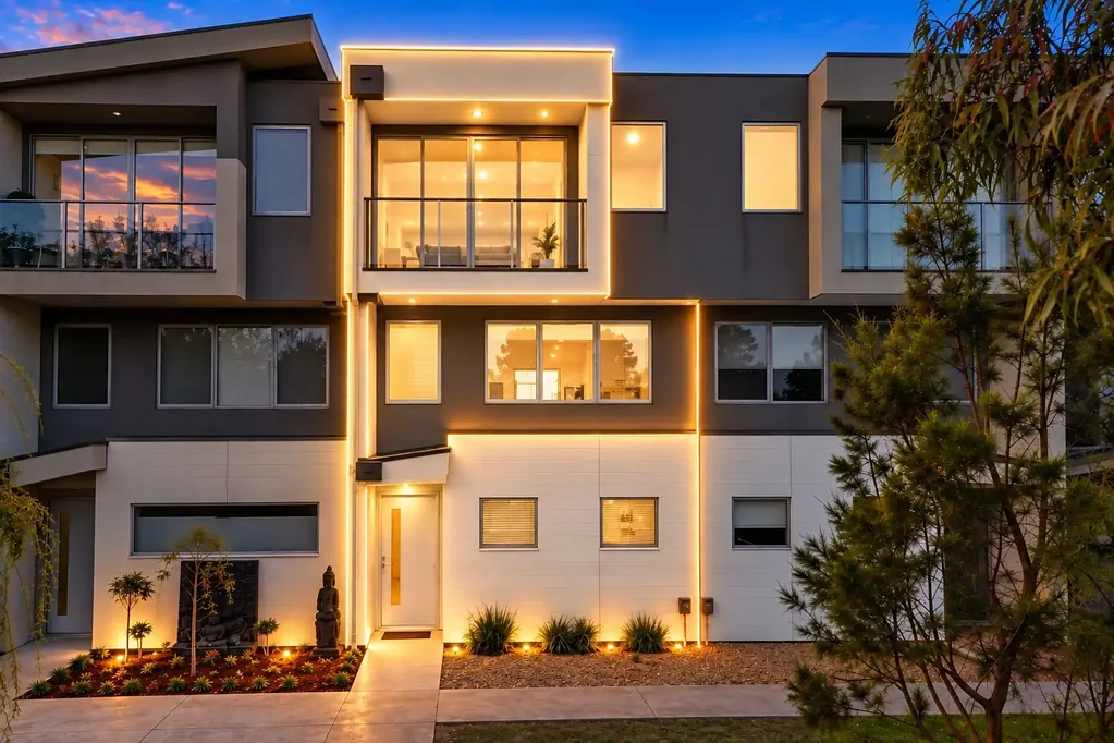 Officer 3房 Officer黄金地段的现代低维护生活！ Modern Low-Maintenance Living in a Prime Officer Location!