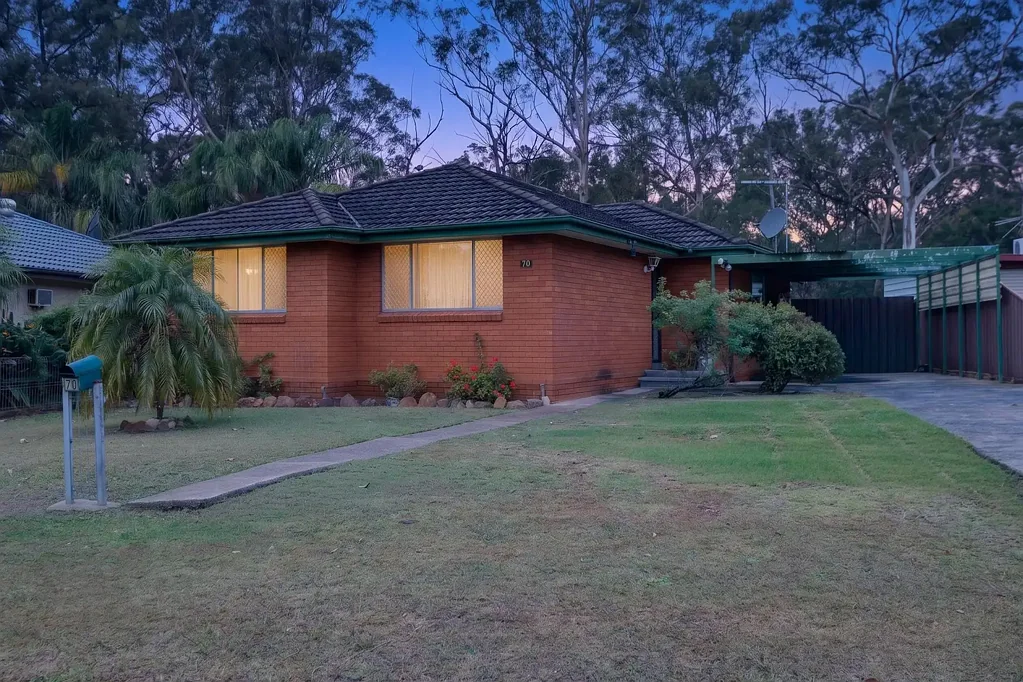 Macquarie Fields 3房 宽大地块561m2 独立后部工作室 宽敞后院 家庭娱乐空间 宁静住宅区 Lifestyle and Flexibility Combined on a Generous 561m2 Block!