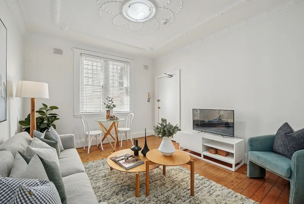 Charming Apartment Presents Superb Lifestyle