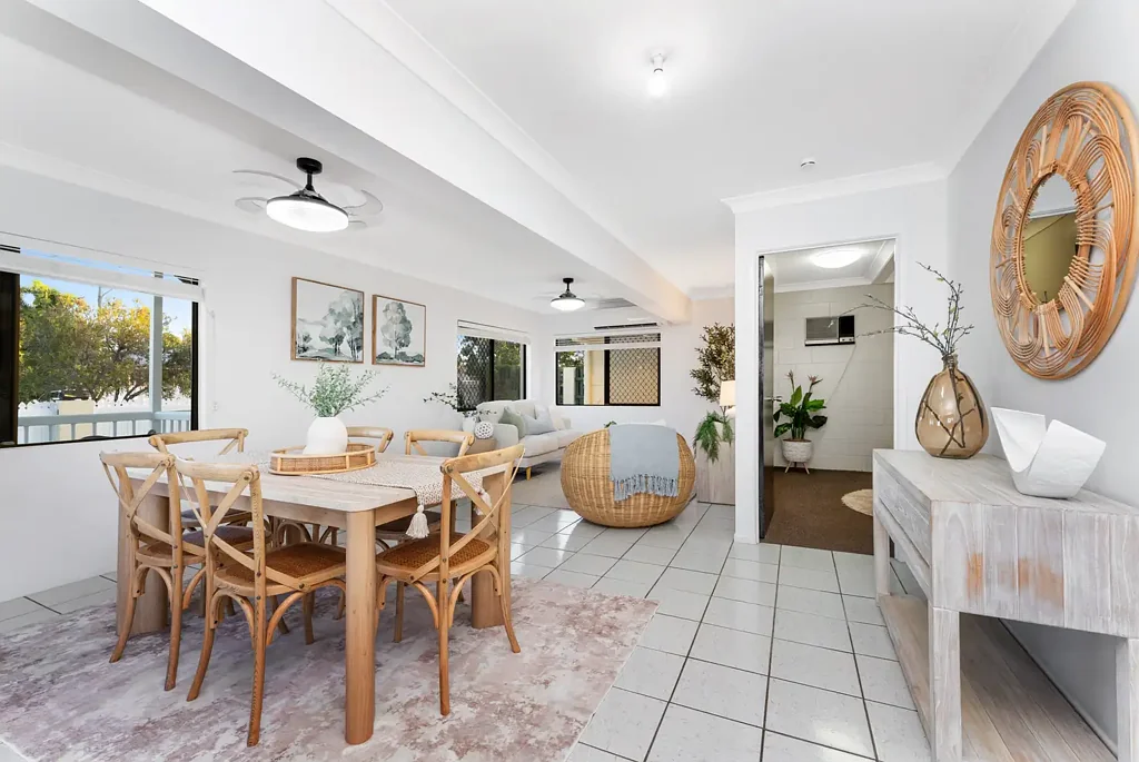 West End 2ห้องนอน Stylish Ground Floor Living with Expansive Pet-Friendly Outdoor Space in the Heart of West End