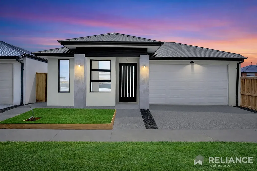 Modern Family Living in Kingsfield Estate, Sunbury